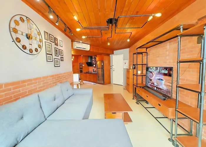 Stylish 3Br Rasuna Apt With Pool, Gym,Wi-Fi, Netflix By 2Ndhome