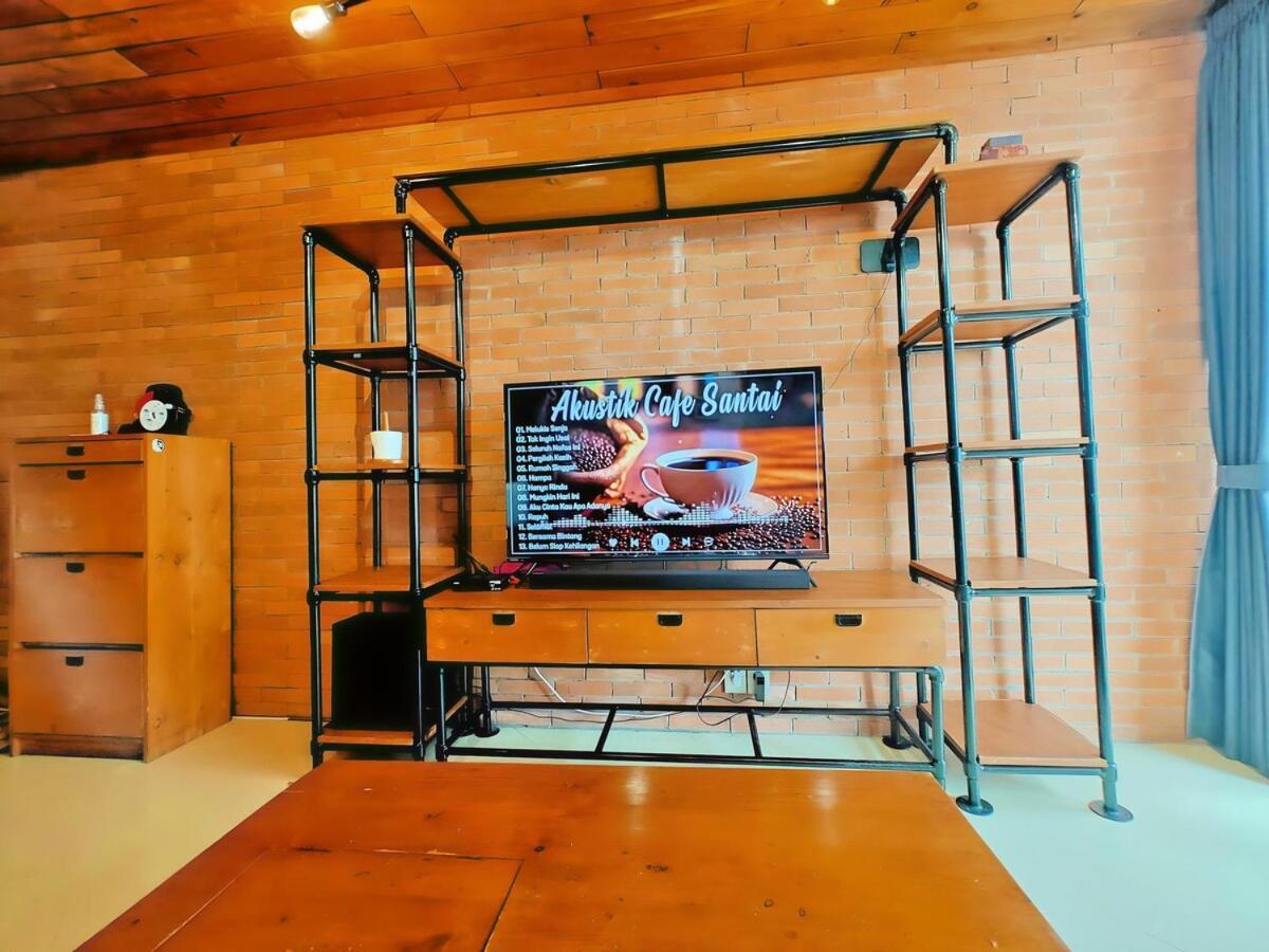 Stylish 3br Rasuna With Pool, Gym,wi-fi, Netflix By 2ndhome Jakarta