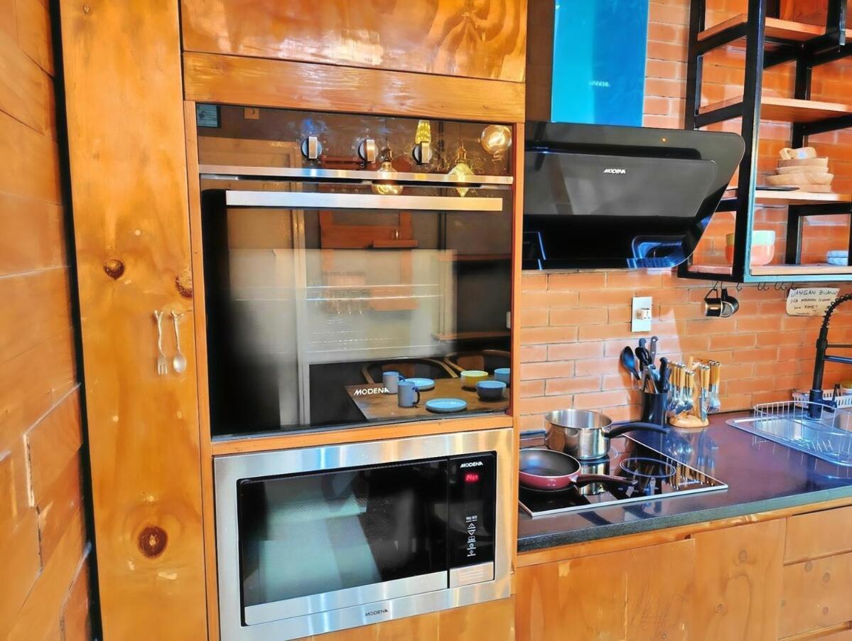 Stylish 3br Rasuna With Pool, Gym,wi-fi, Netflix By 2ndhome Apartemen Jakarta