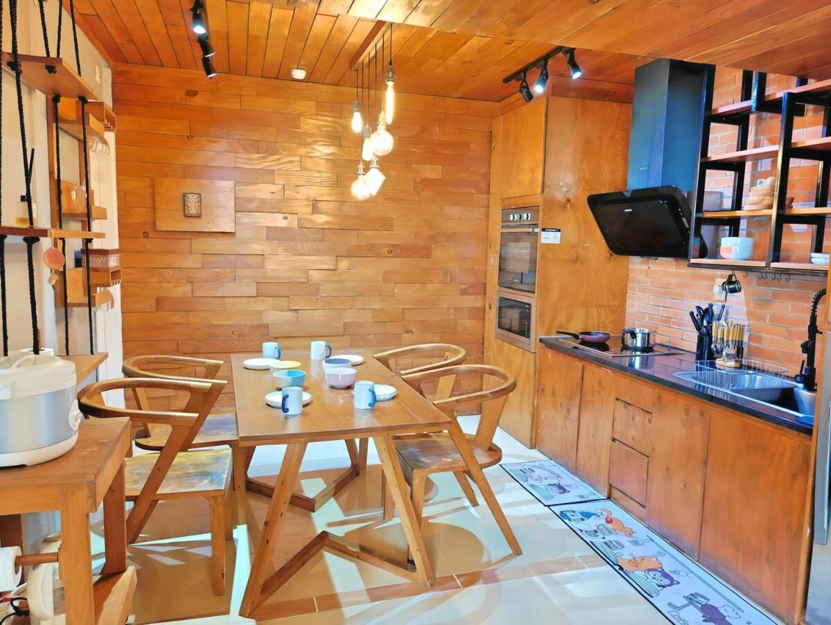 Stylish 3br Rasuna With Pool, Gym,wi-fi, Netflix By 2ndhome Apartemen *